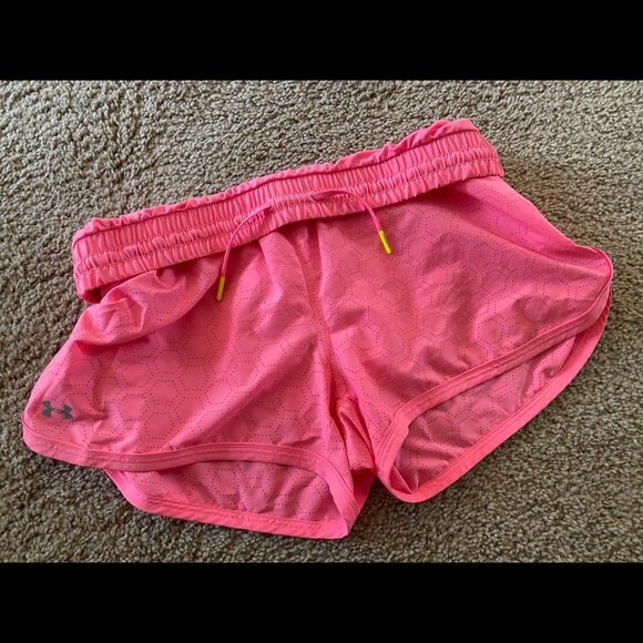 Under Armor Short, Size Medium - Picture 3 of 6